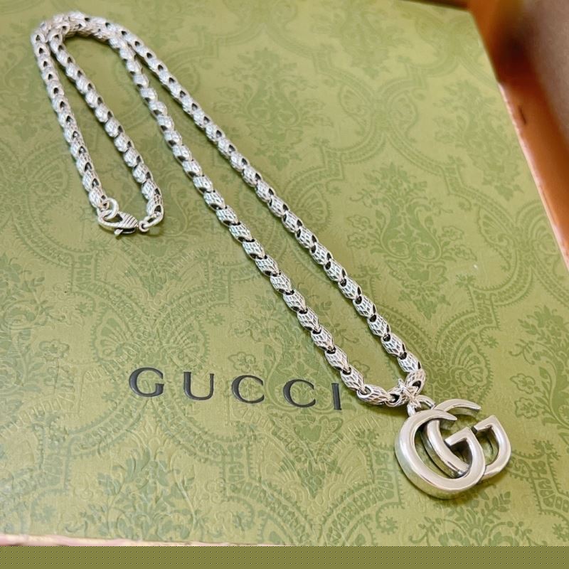 G*u*i necklaces